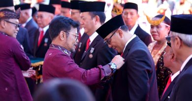 Plt Bupati Bogor Iwan Setiawan Raih Penghargaan Tanda Kehormatan Satyalancana Wira Karya dari Presdien
