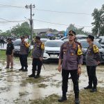 Meski Diguyur Hujan, Kapolres Beltim Beserta Anggotanya Tetap Amankan Kampanye Akbar Salah Satu Paslon Bupati dan Wakil Bupati 