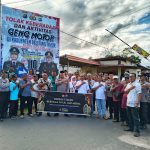 Kapolres Belitung Timur dan Personel Bagikan Takjil Gratis Kepengendara Jalan Raya