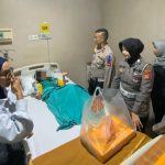 Dalam Rangka Ops Patuh Lodaya, Polwan Polres Purwakarta Melakukan Trauma Healing Terhadap Korban Kecelakaan