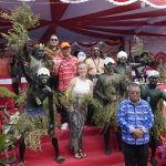 Bule Cantik Asal Austria, Sangat Antusias Menjadi Peserta di Pawai Pembangunan HUT RI ke 80 di Beltim