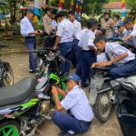 Polsek Bandar Pulau Sosialisasi dan Razia Knalpot Brong di SMP Negeri 1 Bandar Pulau