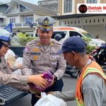 Polantas Menyapa : Ditlantas Polda Babel Gelar Jumat Berkah, Bagikan Hasil Ketahanan Pangan dan Sembako ke Warga