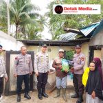 Polsek Dendang Salurkan Bansos untuk Warga Terdampak Angin Puting Beliung di Tanjung Batu Itam