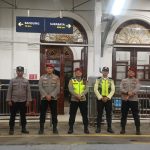 Polres Purwakarta Hadir Humanis, Sambut Pemudik di Stasiun KAI: Mudik Aman, Keluarga Bahagia