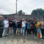 Polisi di Purwakarta dan Warga Bersatu Bersihkan Dampak Puting Beliung di Kecamatan Cibatu