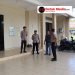Pastikan Ibadah Jumat Agung Aman, Kabag Ops Polres Belitung Timur Cek Langsung Pengamanan Gereja