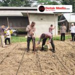 Dukung Ketahanan Pangan Nasional Polsek Kelapa Kampit Laksanakan Penanaman Jagung Bersama Pemerintah Desa