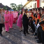 Penuh Haru, Polres Belitung Timur Gelar Upacara Pedang Pora Lepas Masa Purna Bakti Kompol Hamonangan Simbolon