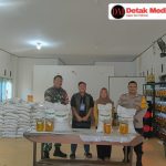 Bhabinkamtibmas Desa Limbongan Kawal Pembagian Bantuan Pangan BULOG ke 240 KK