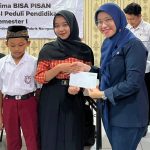 500 Pelajar dari 9 Desa Sekitar Pabrik Narogong Terima Beasiswa SBI Peduli Pendidikan