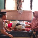 Wujud Kepedulian Polri, Kapolres Beltim Sambangi Kakek Lahmudin dan Kakek Darmawi warga Sakit di Desa Mengkubang